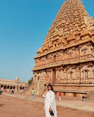 தஞ்சை பெரிய கோவிலுக்கு குடும்பத்துடன் சென்ற சீரியல் நடிகை நட்சத்திரா..! 3