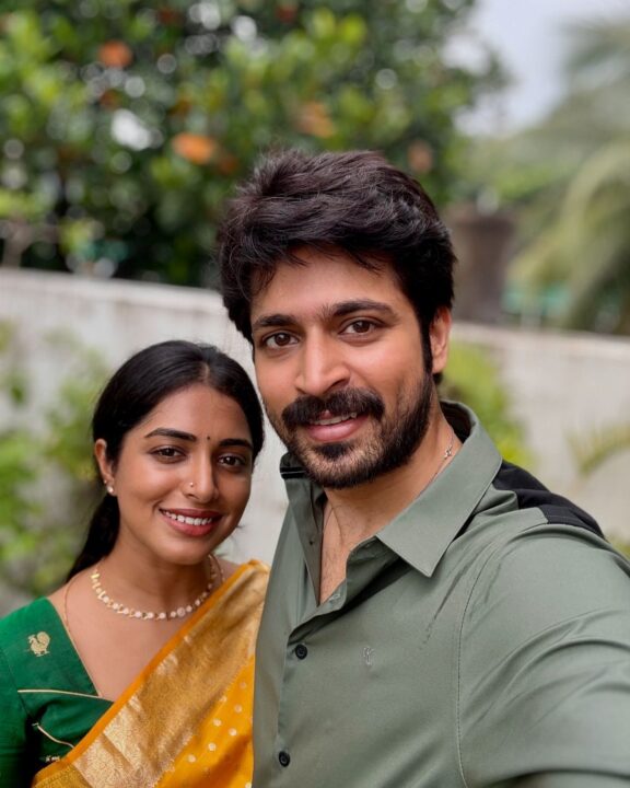மனைவியுடன் தீபாவளியை கொண்டாடிய நடிகர் ஹரிஷ் கல்யாண்..! வைரலாகும் செம்ம கியூட்டான புகைப்படங்கள்..! 3