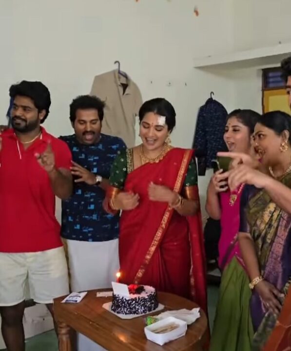 பிறந்தநாளை பிரம்மாண்டமாக கொண்டாடிய பாண்டியன் ஸ்டோர்ஸ் சீரியல் தங்கமயில்...! 3
