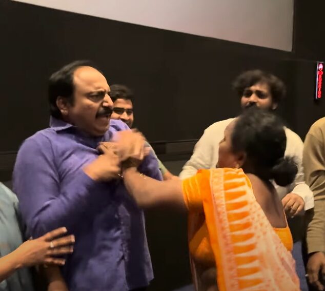 தியேட்டருக்கு வந்த வில்லன்..! பாய்ந்து பாய்ந்து அடித்த பெண்..! வைரலாகும் வீடியோ..! 3