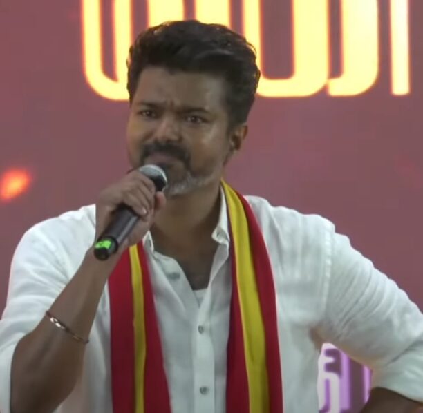 நான் பயந்துட்டேனு அர்த்தம் இல்லை..! நான் நாகரீகமான அரசியல்வாதி..! TVK விஜய்..! 2 நான் பயந்துட்டேனு அர்த்தம் இல்லை..! நான் நாகரீகமான அரசியல்வாதி..! TVK விஜய்..! 1