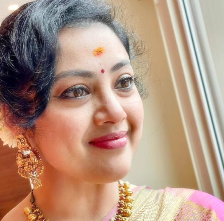 ஹிந்தியில் பேச சொன்ன செய்தியாளர்..! கடுப்பாகி திட்டிய நடிகை Meena..! 3