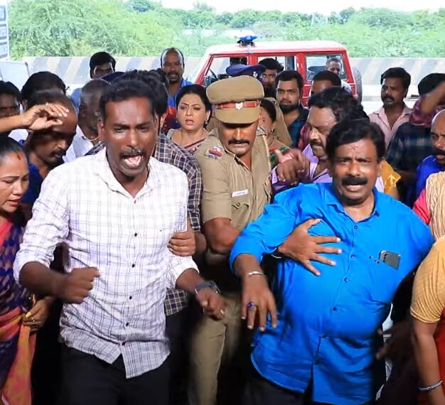 பணம் கேட்டு பாக்யாவிடம் சண்டையிடும் வாடிக்கையாளர்கள்..! கடையை உடைக்க சென்றதால் பரபரப்பு..! பாக்கியலட்சுமி ப்ரோமோ..! 3