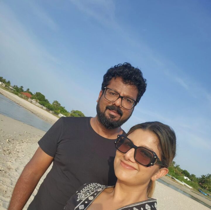 இலங்கை கடற்கரையில் குடும்பத்துடன் நடிகை Rambha விடுமுறை கொண்டாட்டம்..! 3