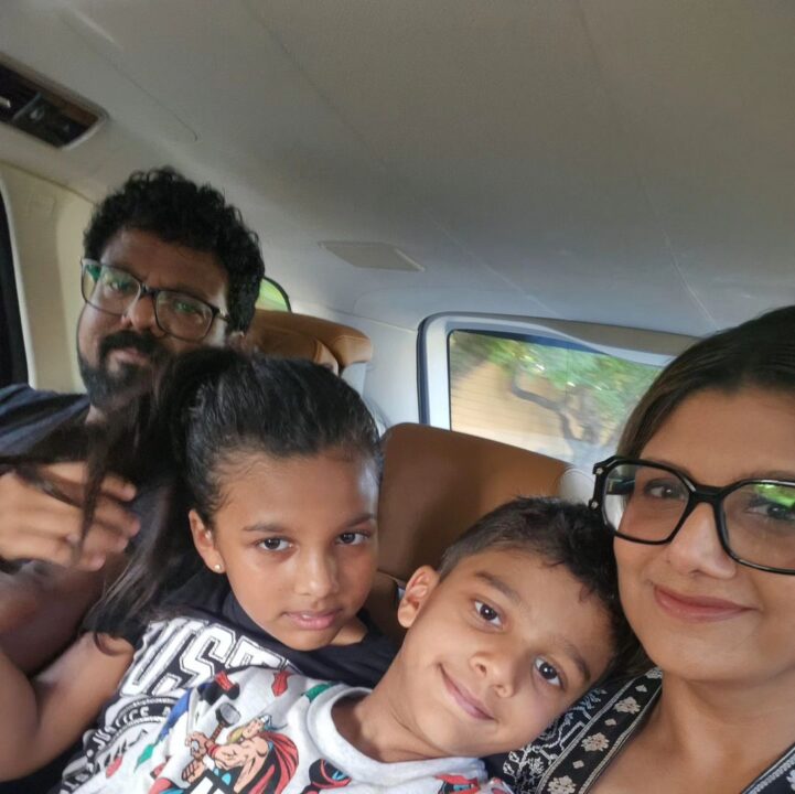 இலங்கை கடற்கரையில் குடும்பத்துடன் நடிகை Rambha விடுமுறை கொண்டாட்டம்..! 5