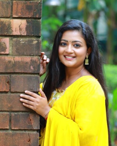 மஞ்சக்காட்டு மைனா..! அழகில் கலக்கும் சிறகடிக்க ஆசை சீரியல் நாயகி கோமதி ப்ரியா..! 3