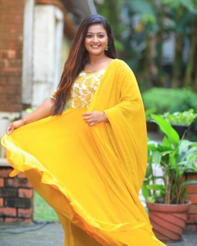 மஞ்சக்காட்டு மைனா..! அழகில் கலக்கும் சிறகடிக்க ஆசை சீரியல் நாயகி கோமதி ப்ரியா..! 5