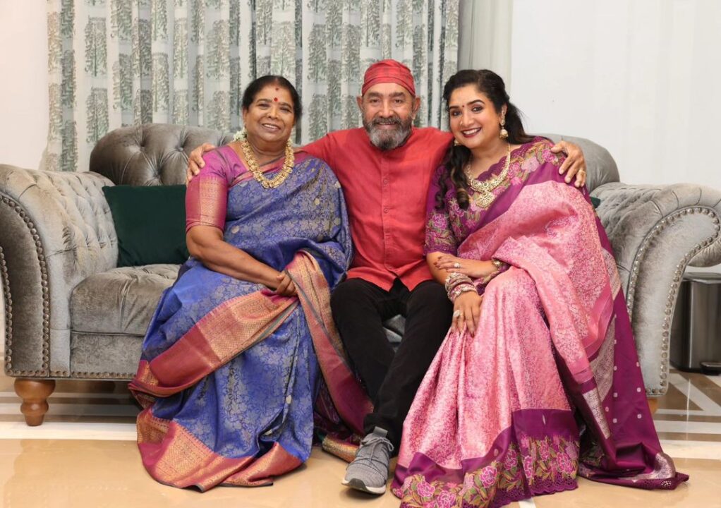 பேரன் பேத்திகளுடன் தீபாவளி பண்டிகையை கொண்டாடிய நடிகர் விஜயகுமார்..! 7