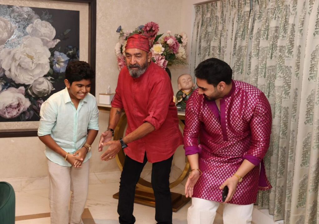 பேரன் பேத்திகளுடன் தீபாவளி பண்டிகையை கொண்டாடிய நடிகர் விஜயகுமார்..! 9
