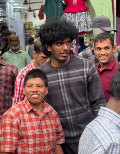 மாற்றுத்திறனாளிகளுக்கு தீபாவளி புத்தாடை வாங்கி கொடுத்த KPY பாலா..! 3