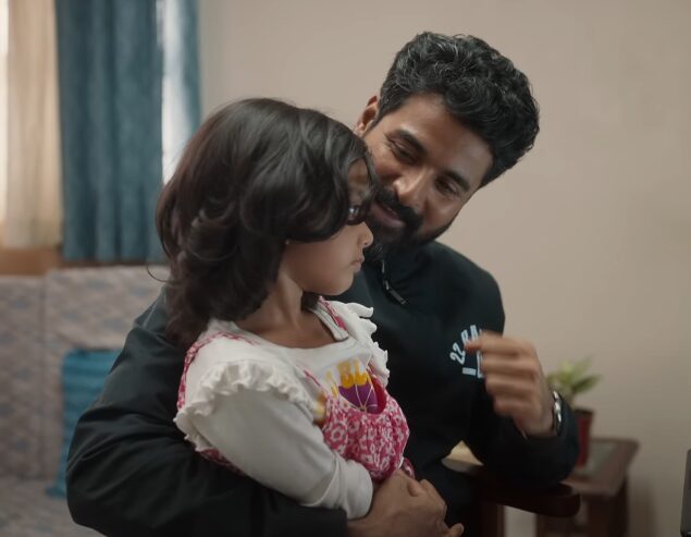 பலரும் எதிர்பார்த்த அமரன் படத்தில் இருந்து வெண்ணிலவு சாரல் நீ பாடல் வீடியோ வெளியாகியது..! 3