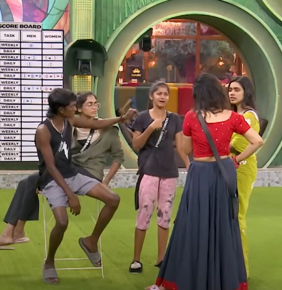 திட்டிய அன்ஷிதா..! கதறிய சாச்சனா..! BiggBoss Promo..! 3