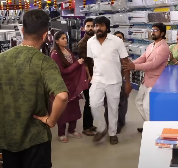 பணம் கொடுக்கவில்லை என ஏமாற்றி கூட்டி வந்த மனோஜ்..! உண்மையை முத்துவிடம் கூறிய டைரக்டர்..! சிறகடிக்க ஆசை ப்ரோமோ..! 3