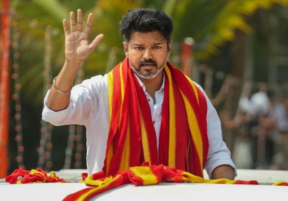 DMK நம்மளை ஏமாத்திட்டாங்க..! TVK VIJAY வெளியிட்ட அதிர்ச்சி வீடியோ...! 4 DMK நம்மளை ஏமாத்திட்டாங்க..! TVK VIJAY வெளியிட்ட அதிர்ச்சி வீடியோ...! 3