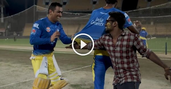 MSD playing with a Fan | CSK 1