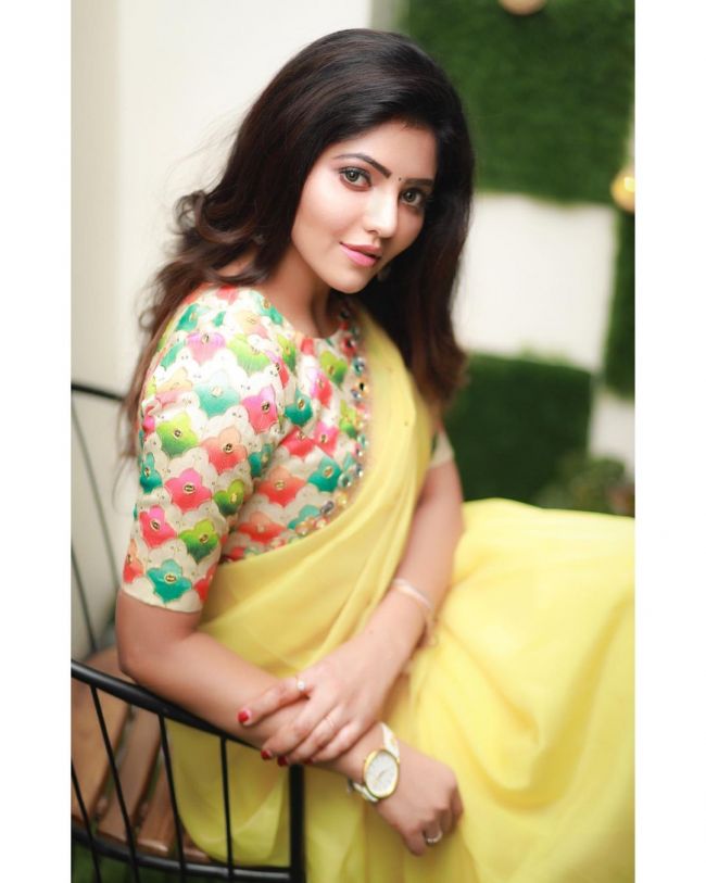 Athulya Ravi Yellow Saree