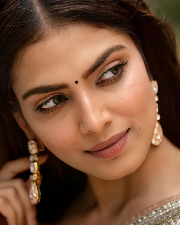 Malavika Mohanan Charming