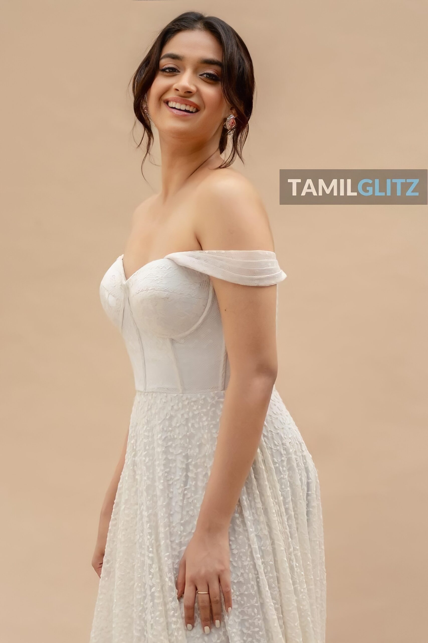 Keerthi Suresh Photos in a Beautiful White Gown